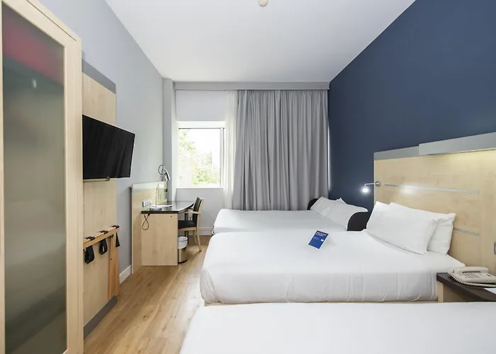 Hotel Express 22@ By Ihg 3*