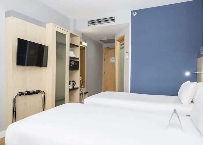 Hotel Express 22@ By Ihg 3*